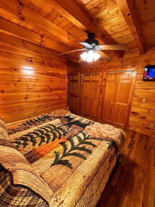 Smokey Mountain Retreat Holiday home *